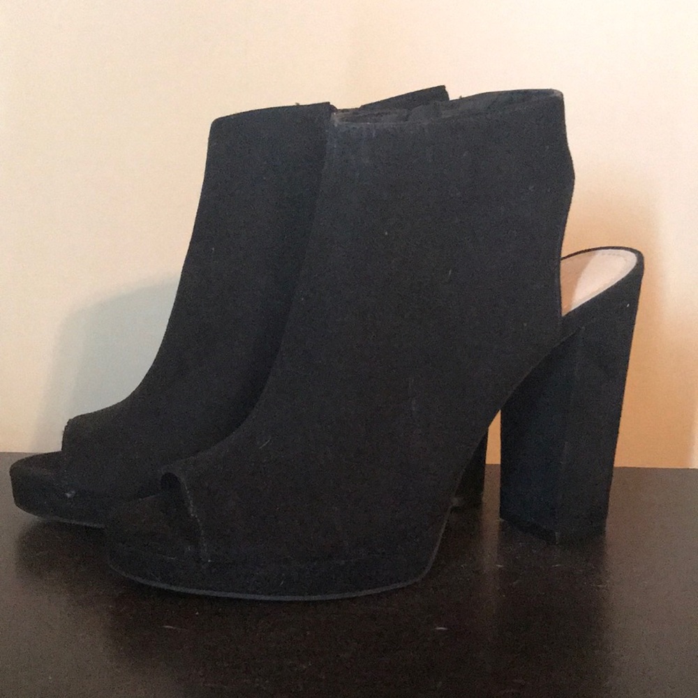 Black wedges